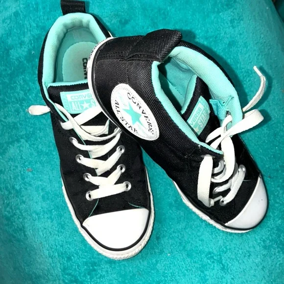 Converse Size:6 Junior Black, White and Turquoise Accent Sneakers - Picture 4 of 11